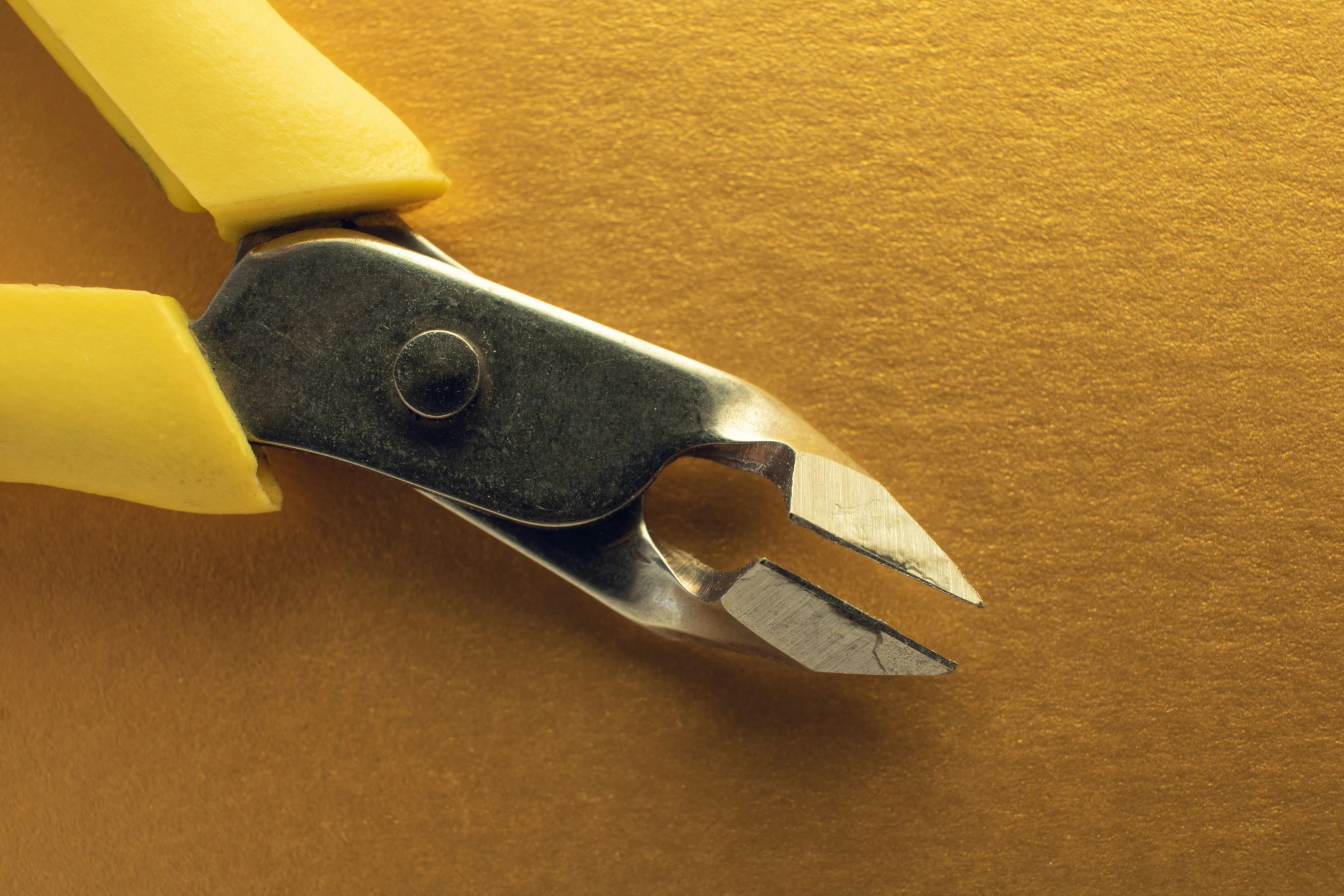 a pair of yellow paper cutters,  the edges