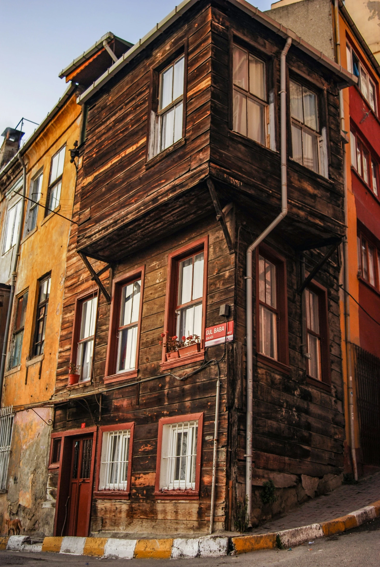 a very old wooden house sitting next to some buildings