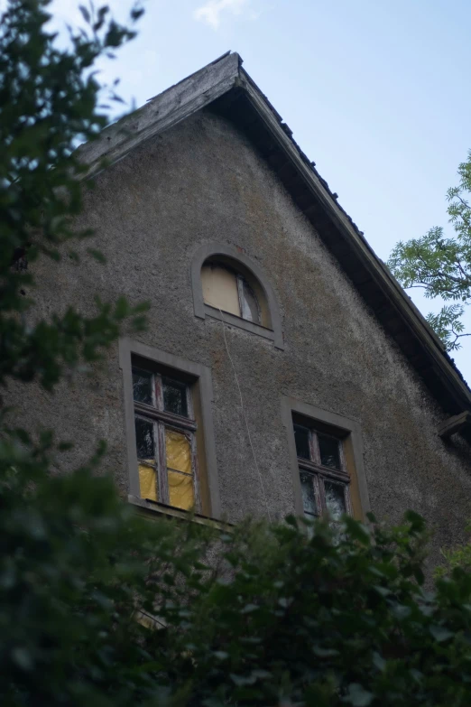 the outside of an old house with lots of windows