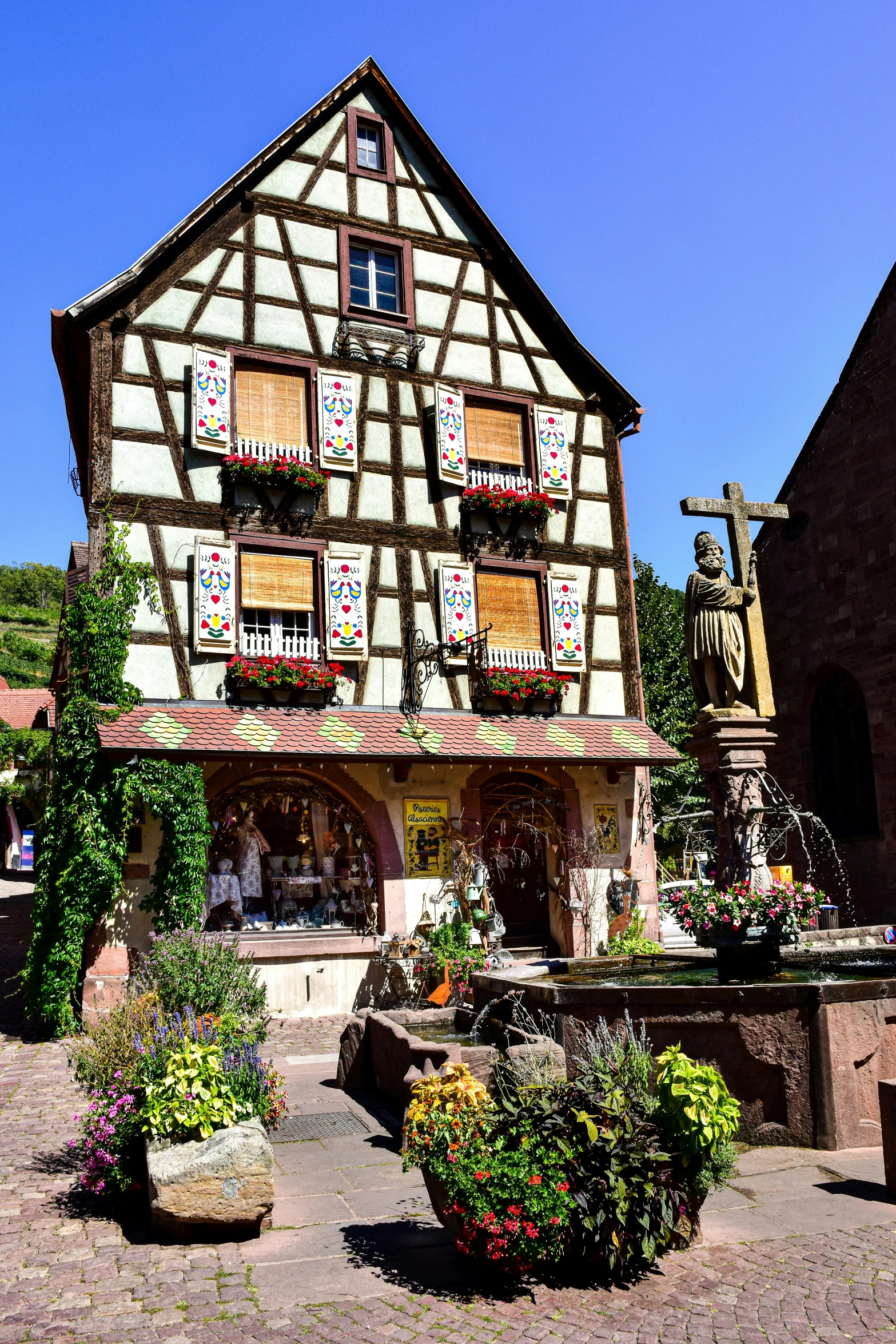 an old building decorated in different types of windows