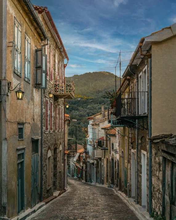 there are many buildings in the old part of town