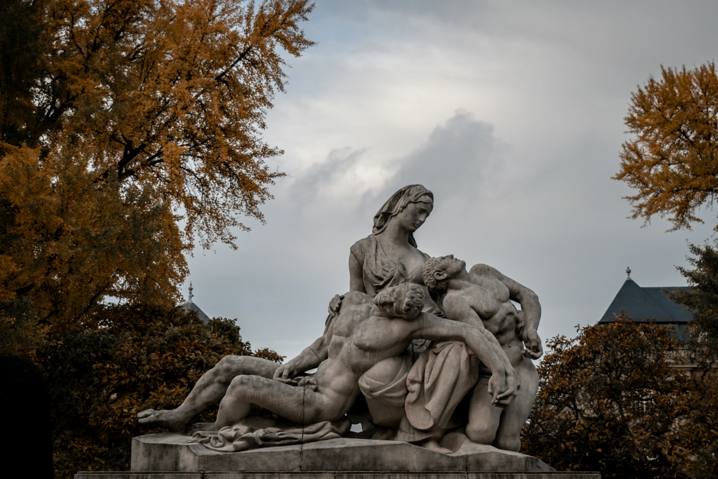 some sort of sculpture or artwork in a park