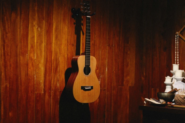 a guitar that is next to a lamp