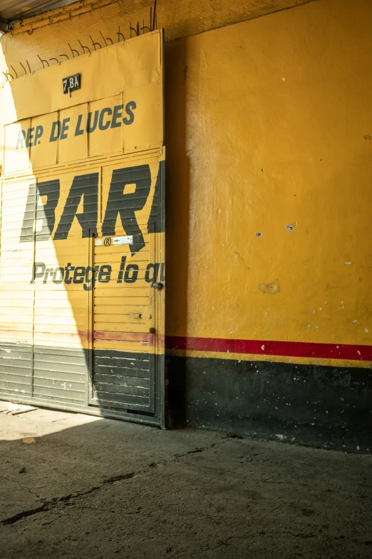 a yellow building with a door that reads par on the outside