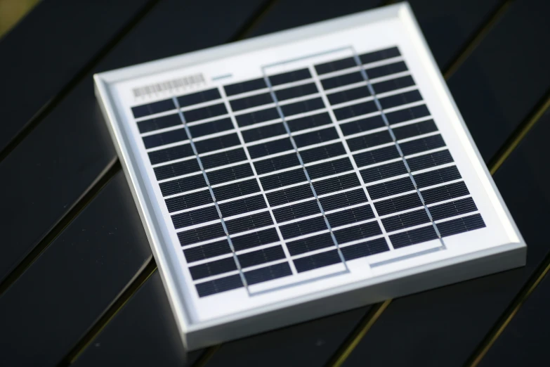 a po of the side of a solar panel