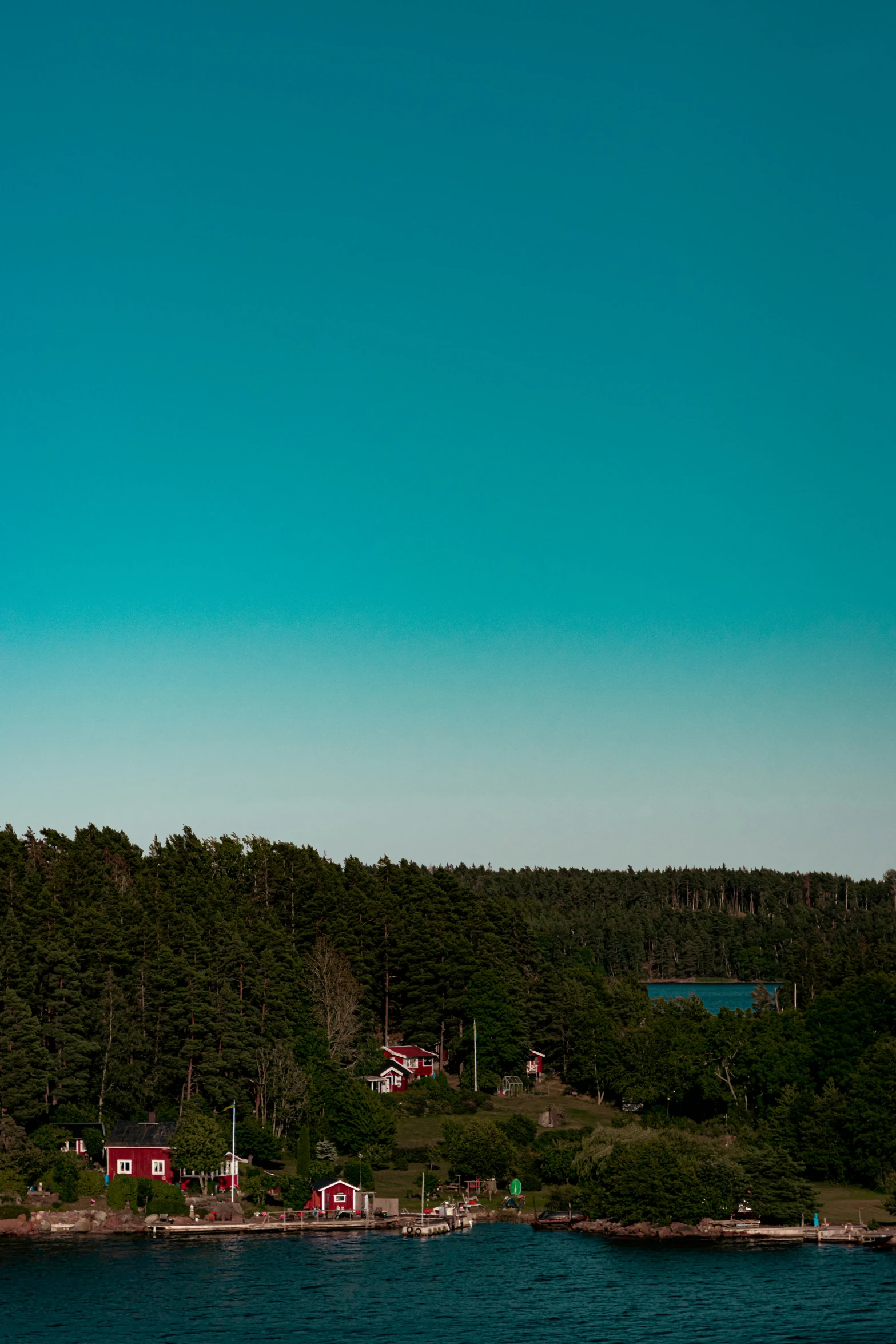 an airplane is flying over the water of the lake