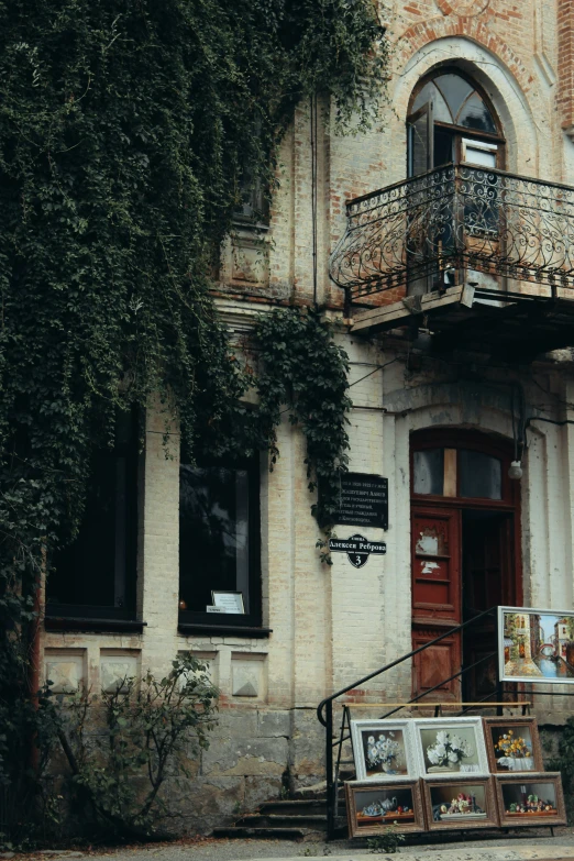 the picture frames are set outside by a building