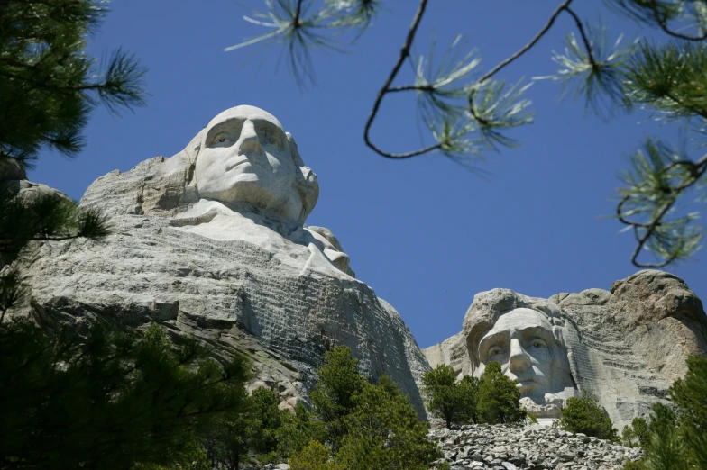 large granite mountain with head of president lincoln with blue sky