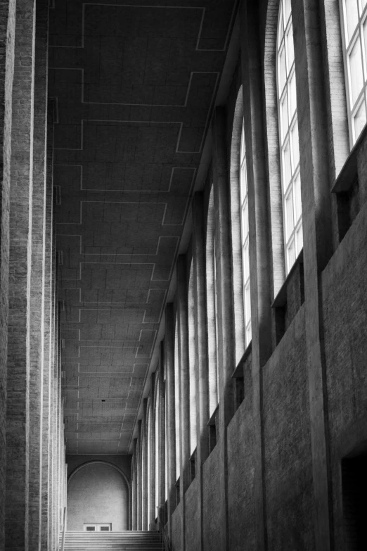 an empty hallway in a very tall building