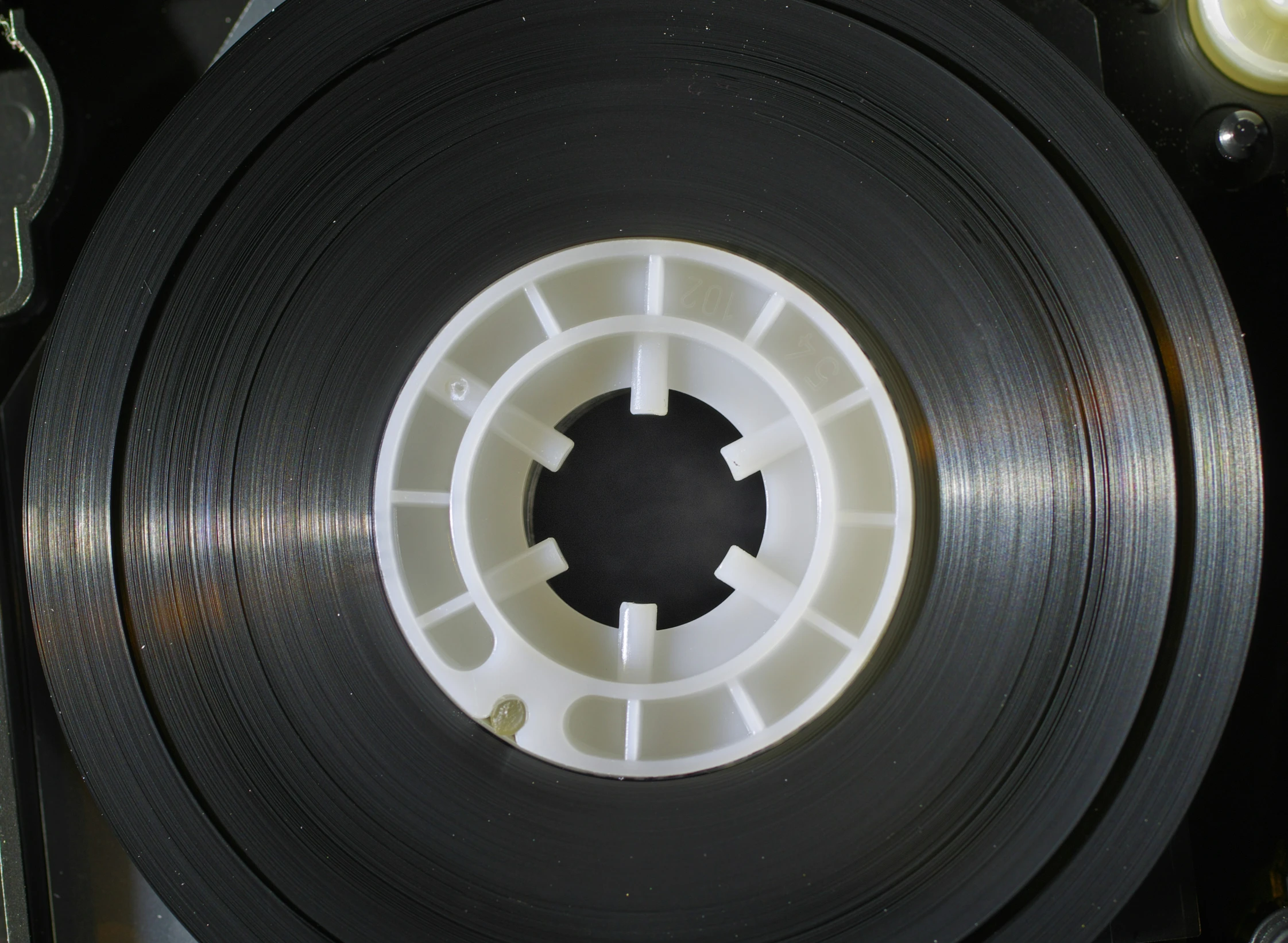 a black and white spooled off record with one disk