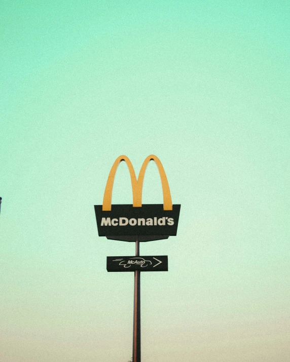 an image of a large mcdonalds sign