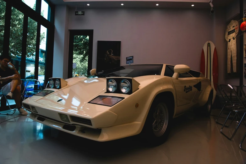 a picture of an automobile being displayed