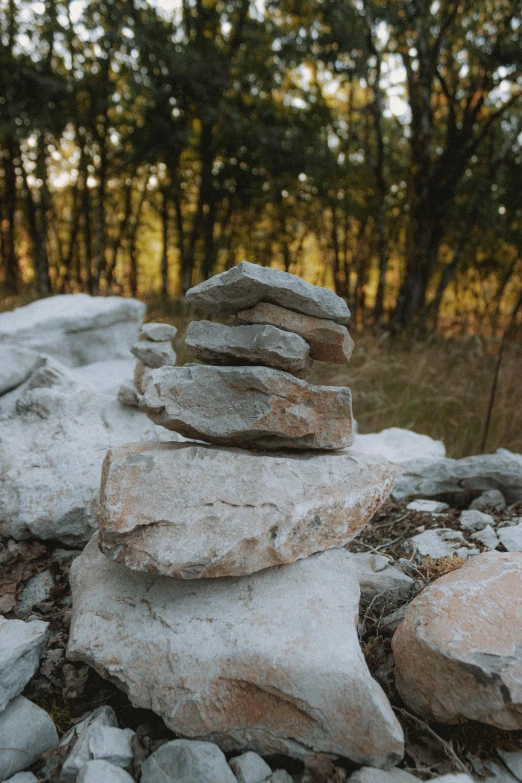 rocks are piled on each other in the dirt