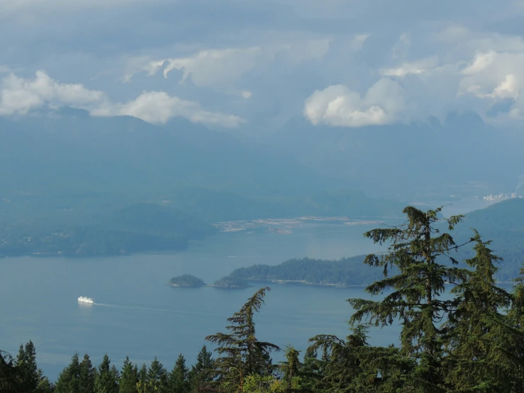 there is a view of the mountain lake from the top of the hill