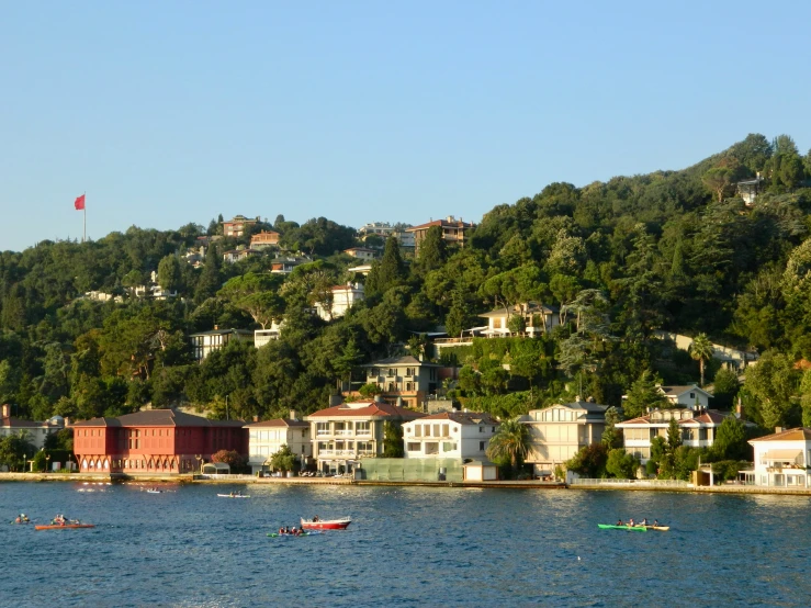 several houses sit on the shore of a body of water