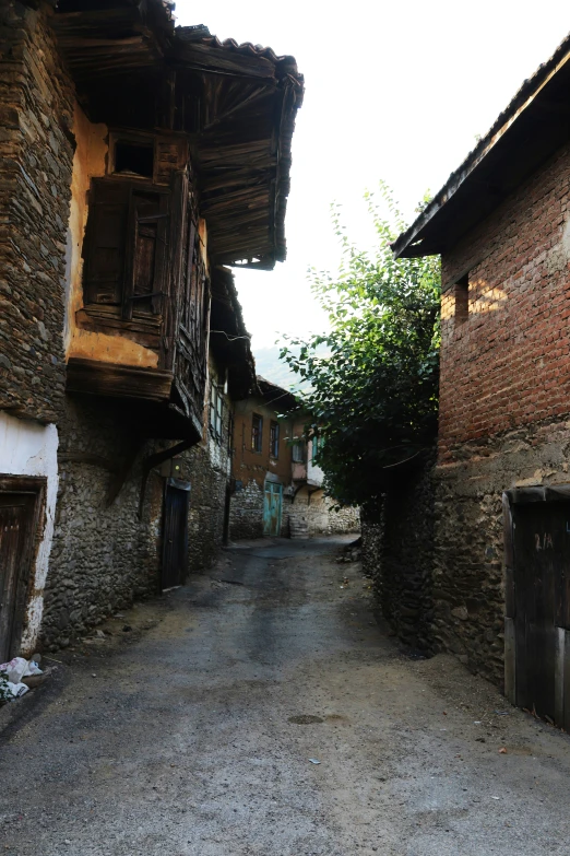 the empty alley way between two old buildings