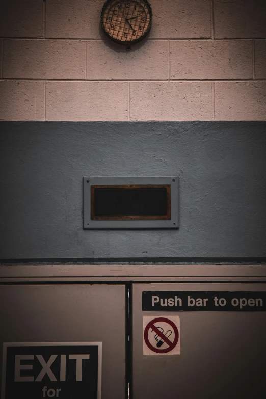 a sign above a door telling people how to open