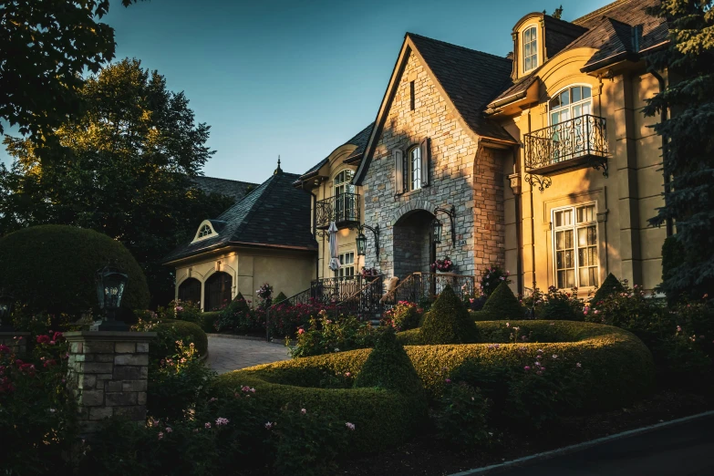 a large house surrounded by lots of greenery