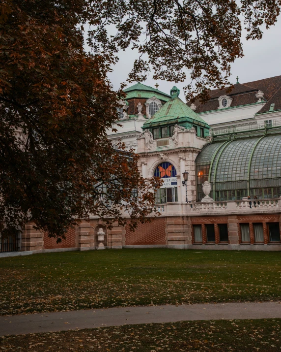 a large building that has glass on it