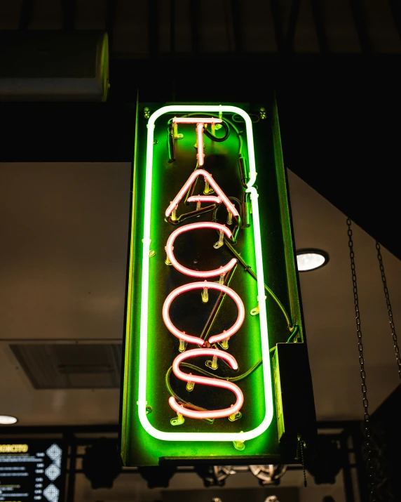 this is a sign that says neon on a restaurant wall