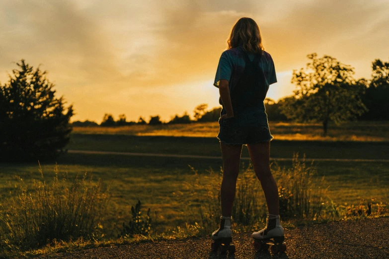 there is a woman that is standing in the field