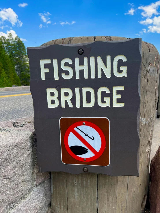 a sign stating that the sign is for fishing on the bridge