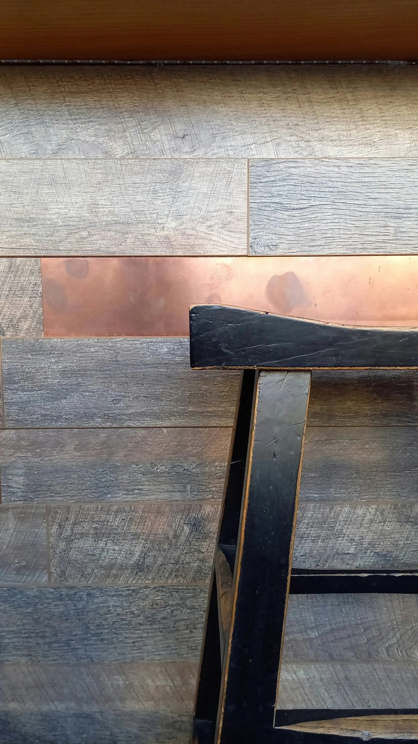 an aluminum strip with copper metallic plates sitting on top of it