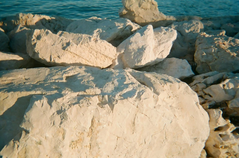 a bunch of rocks that are sitting on the ground