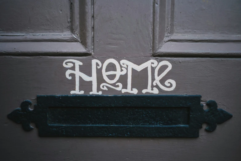 the word mom on a sign is in front of a door