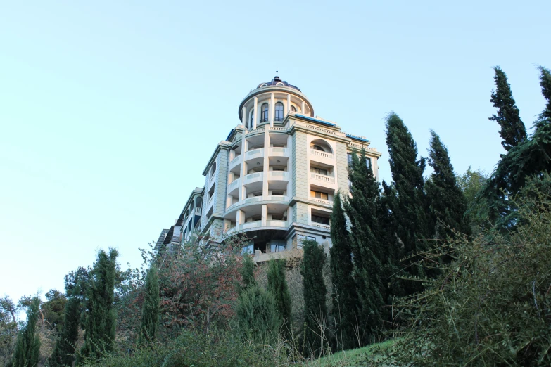 the building has many windows at the top of it