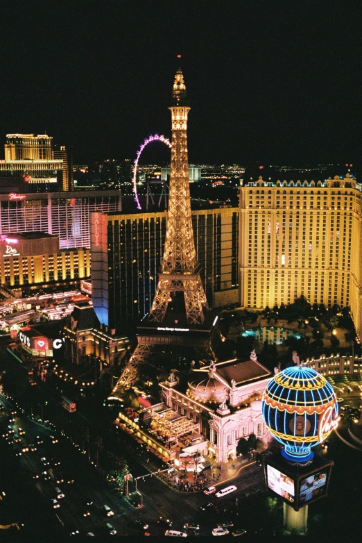 the eiffel tower in paris lit up at night