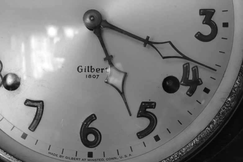 an image of an old fashioned clock with numbers