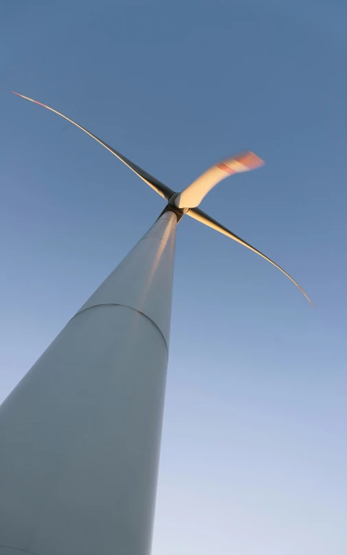 the blade on top of the turbine is clearly visible