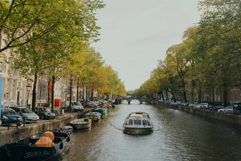 there is a boat traveling on the river in the city