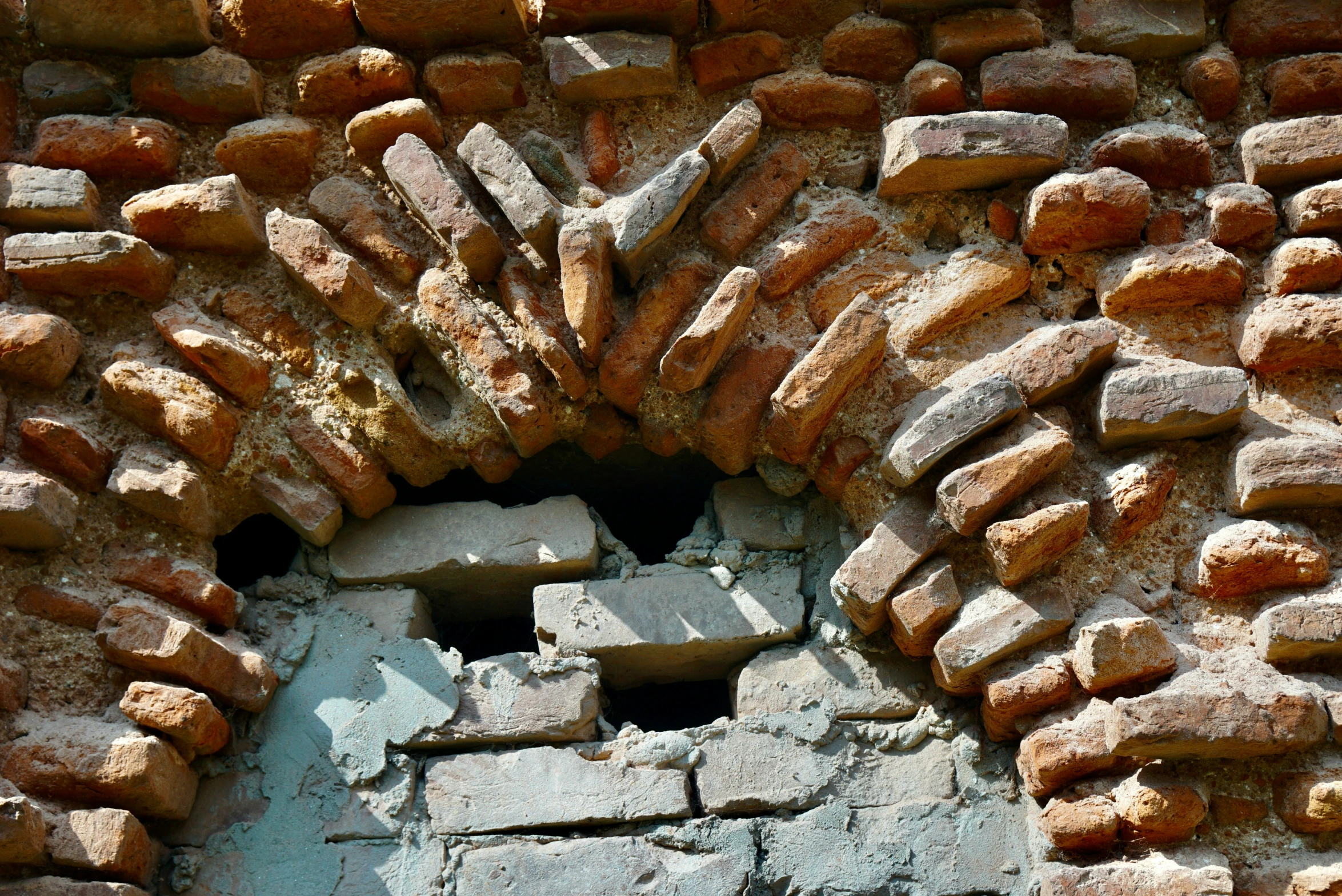 a picture of an old stone building that is crumbling