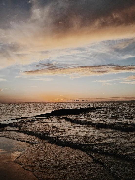 a lone wave is coming in to the shore