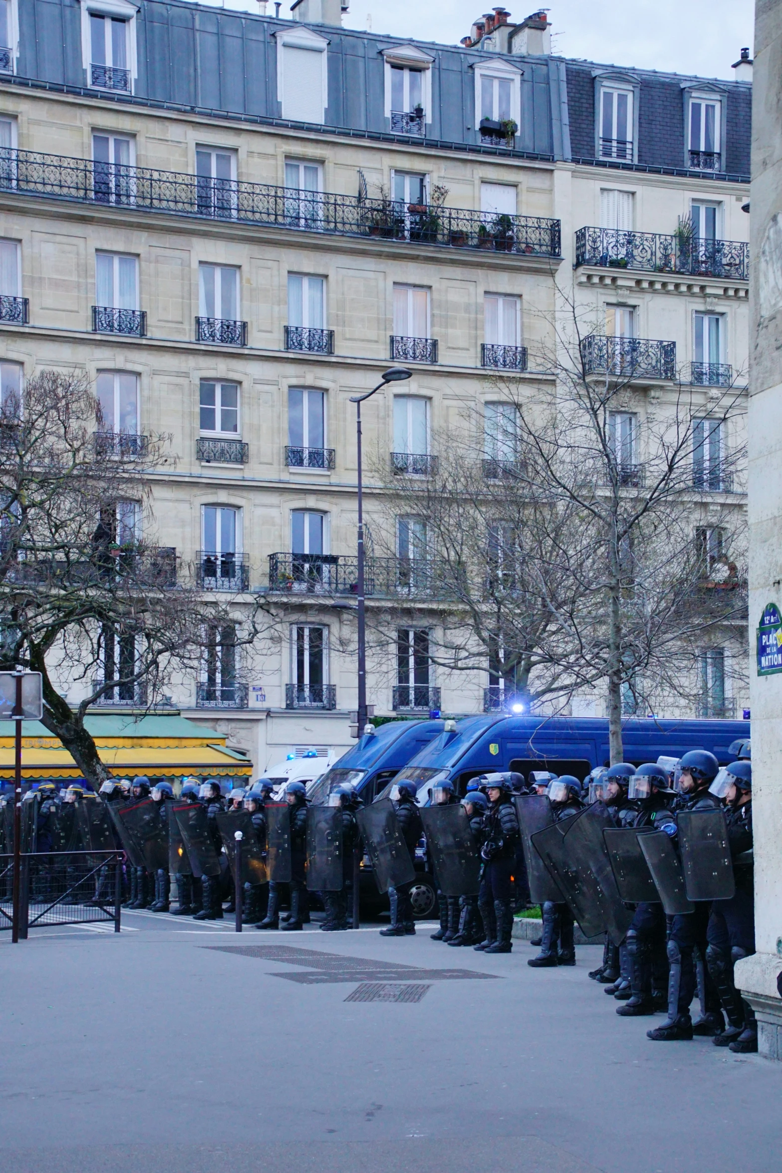 a group of policemen standing outside of an apartment building