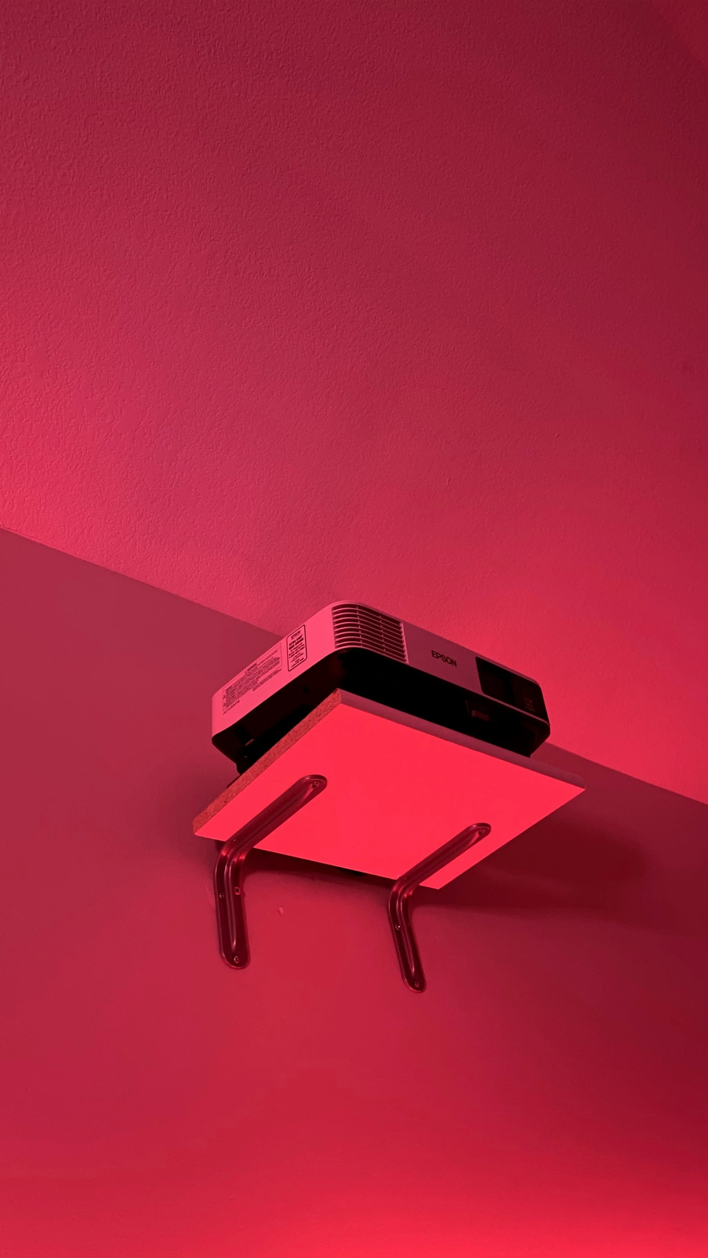 a red light is shining on a wall