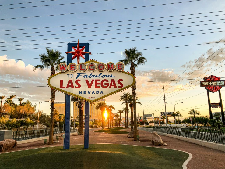 the entrance to las vegas where visitors can stay