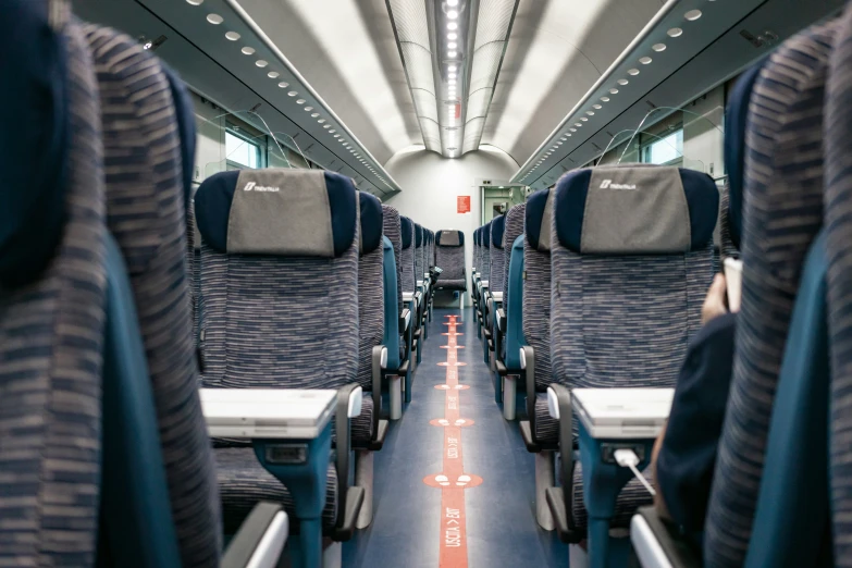 empty seats on an airplane with many different windows