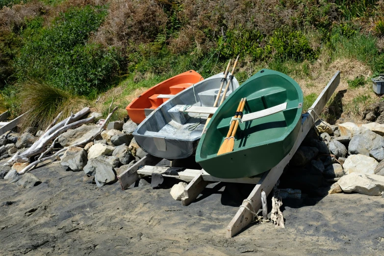 there is a green and a red boat next to each other