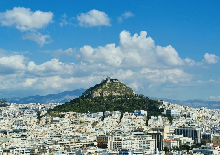 a hill that is sitting on the side of a city