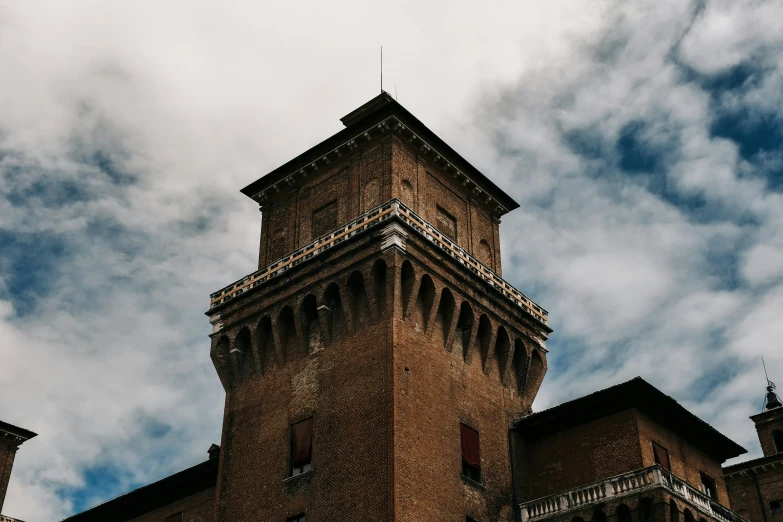 this is the top part of an old brick building