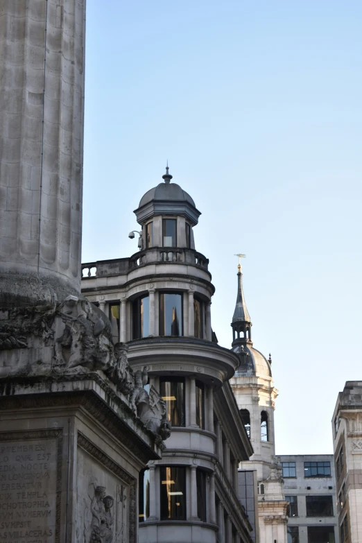 a po of a clock on a tower near a building