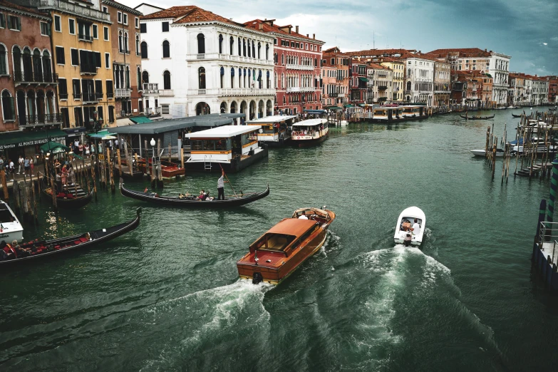 a boat is driving down the water near buildings