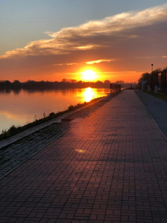 a bench that is sitting near the water