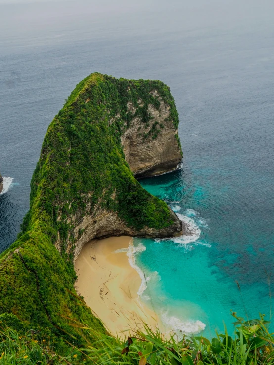 there are two beached cliffs in the water