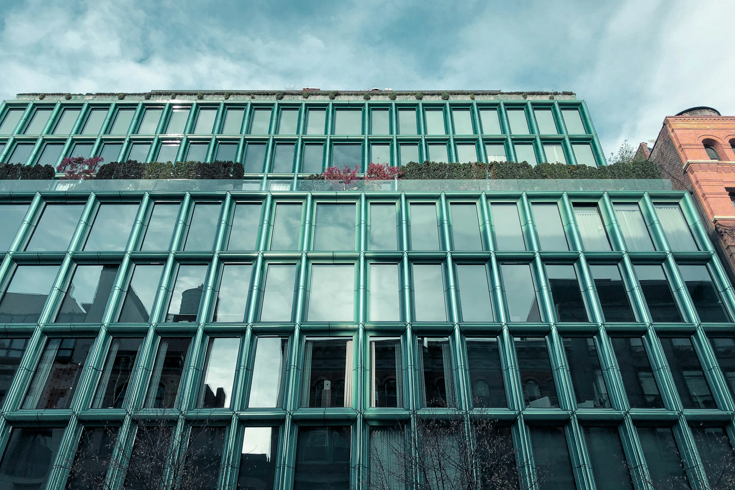 an image of a large building outside