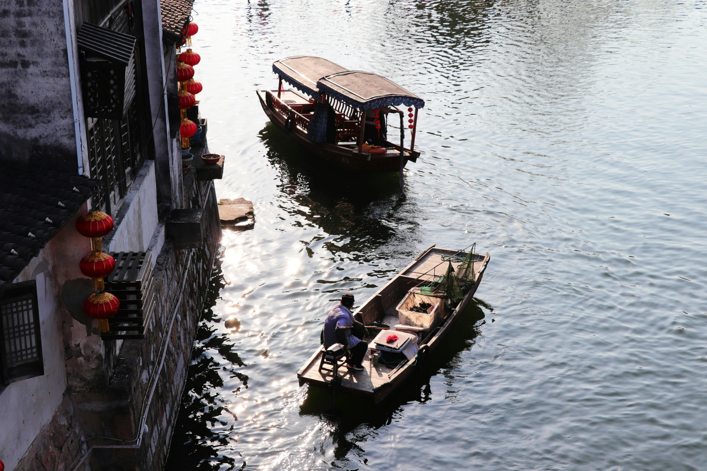 two boats that are sitting in the water