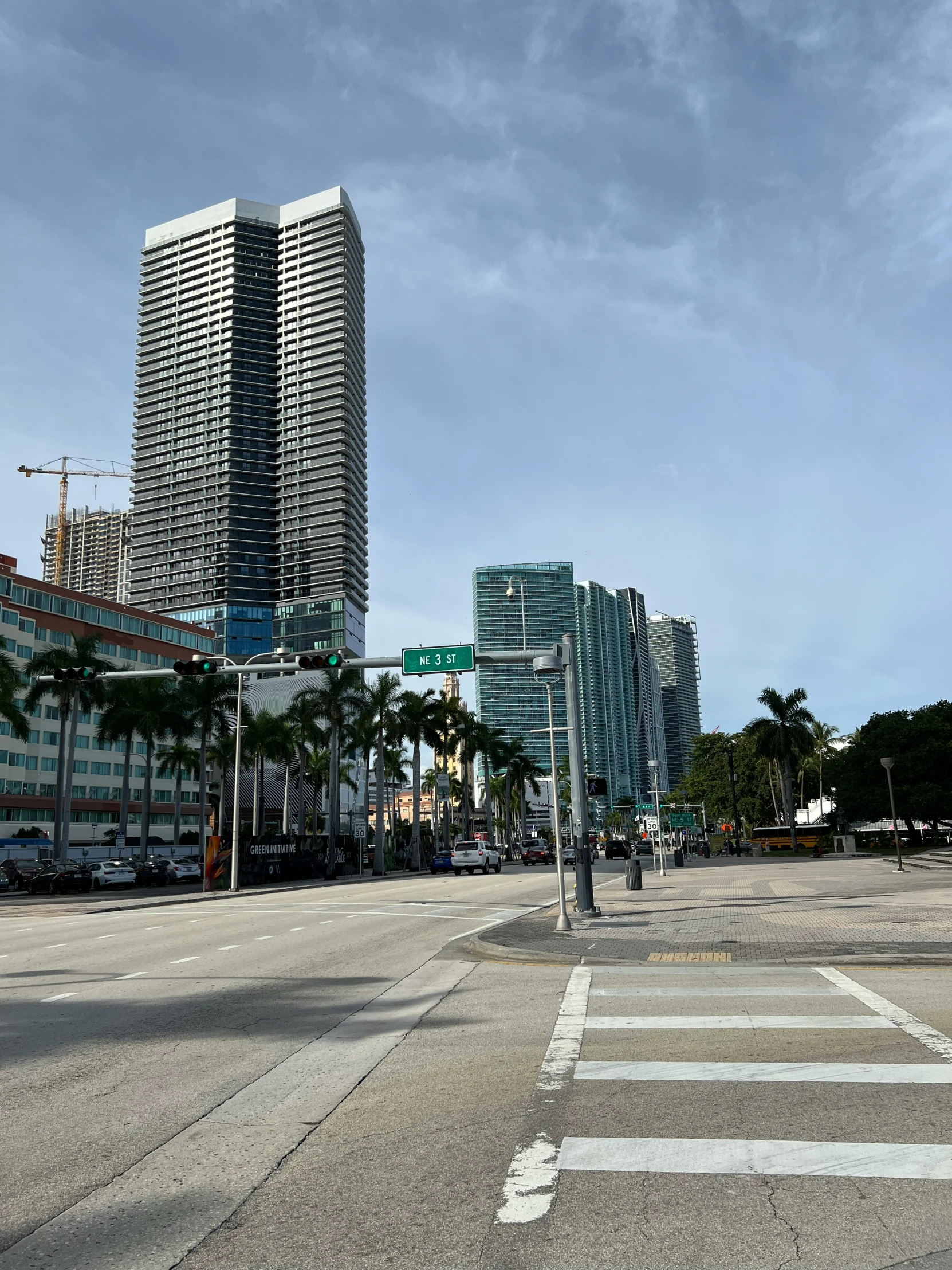 a traffic light at an empty street intersection